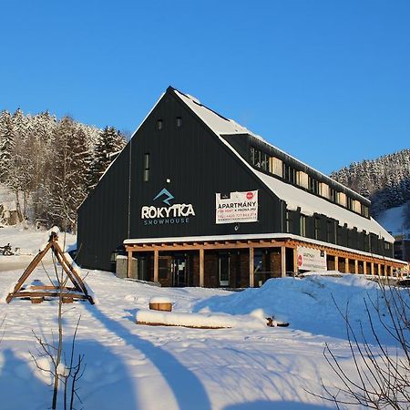 Apartmany Rokytka Snowhouse โรกีนีซ นัด ยีเซอโร ภายนอก รูปภาพ