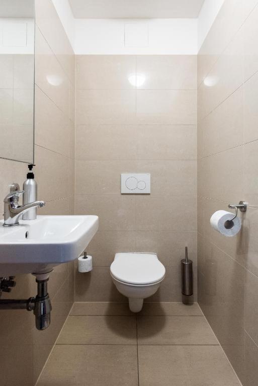 Apartmany Rokytka Snowhouse โรกีนีซ นัด ยีเซอโร ภายนอก รูปภาพ